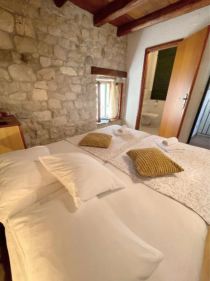 House Ivancic Trogir 3*,