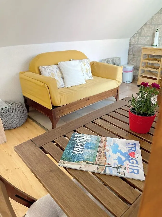 House Ivancic Trogir 3*,  Croacia